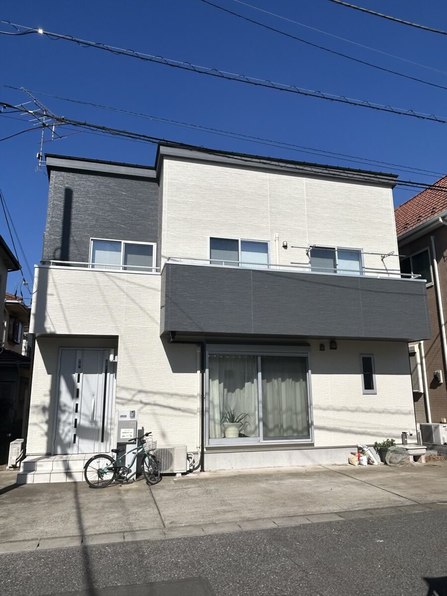 【茨城県守谷市 E様邸】外壁のツートン仕上げでモダンな印象に ！ 