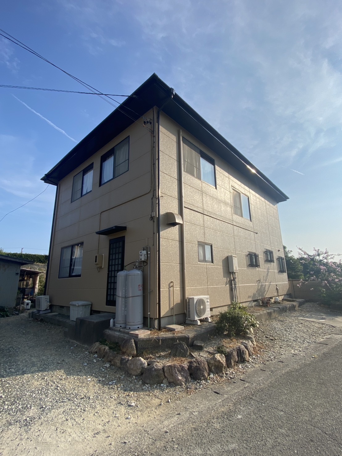 【静岡県湖西市】外壁と屋根の同時塗装で、家全体が明るい雰囲気に！ 